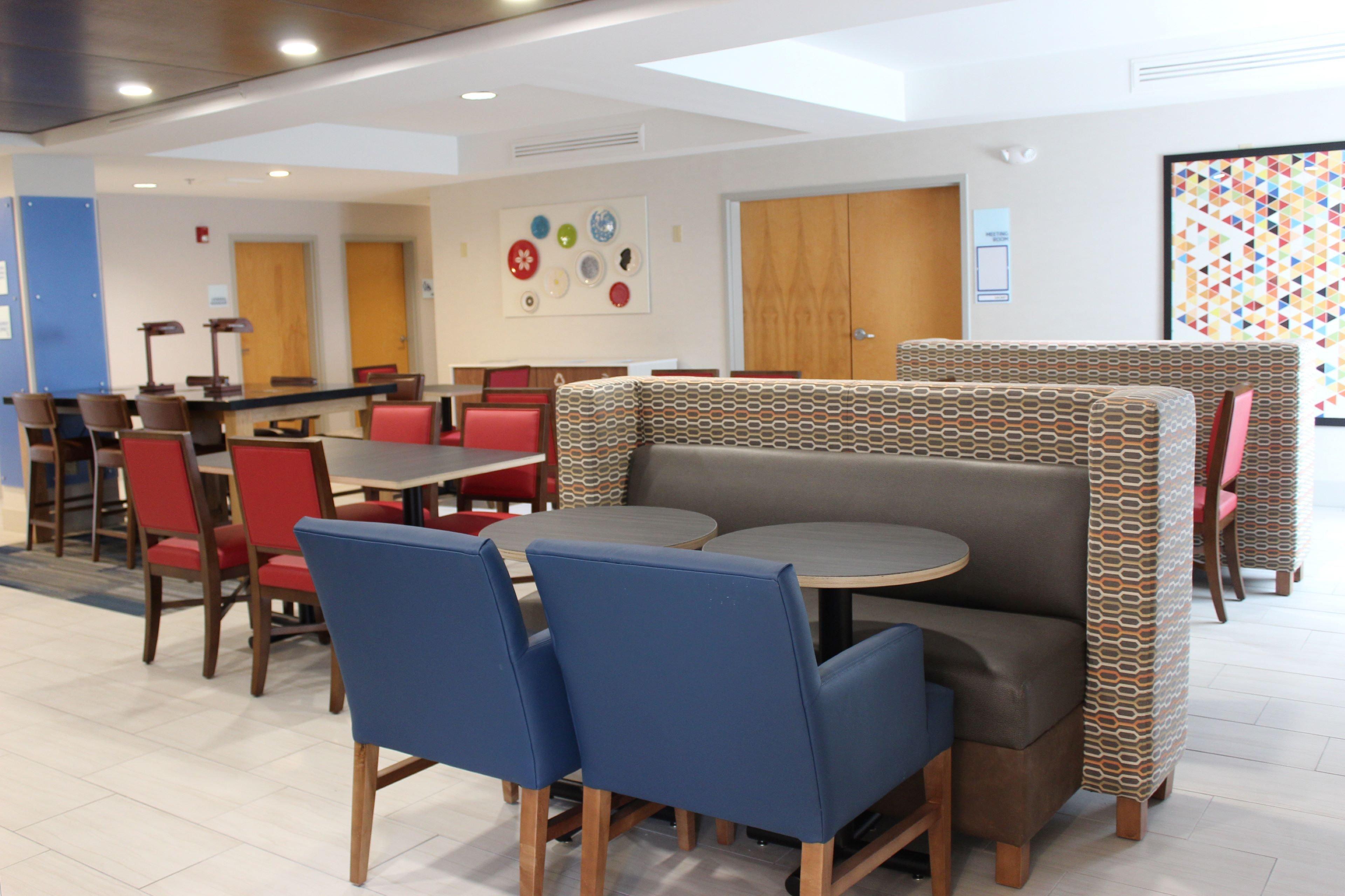 Holiday Inn Express Forest City By Ihg Buitenkant foto
