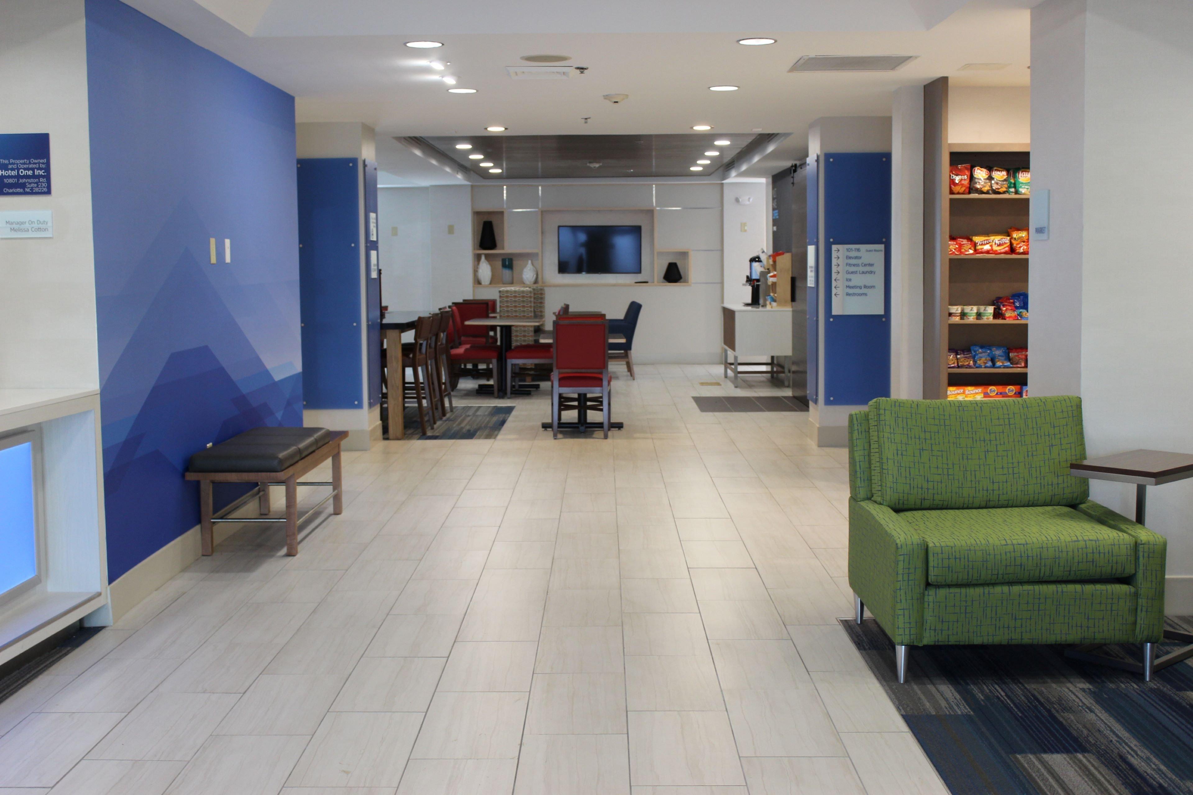 Holiday Inn Express Forest City By Ihg Buitenkant foto