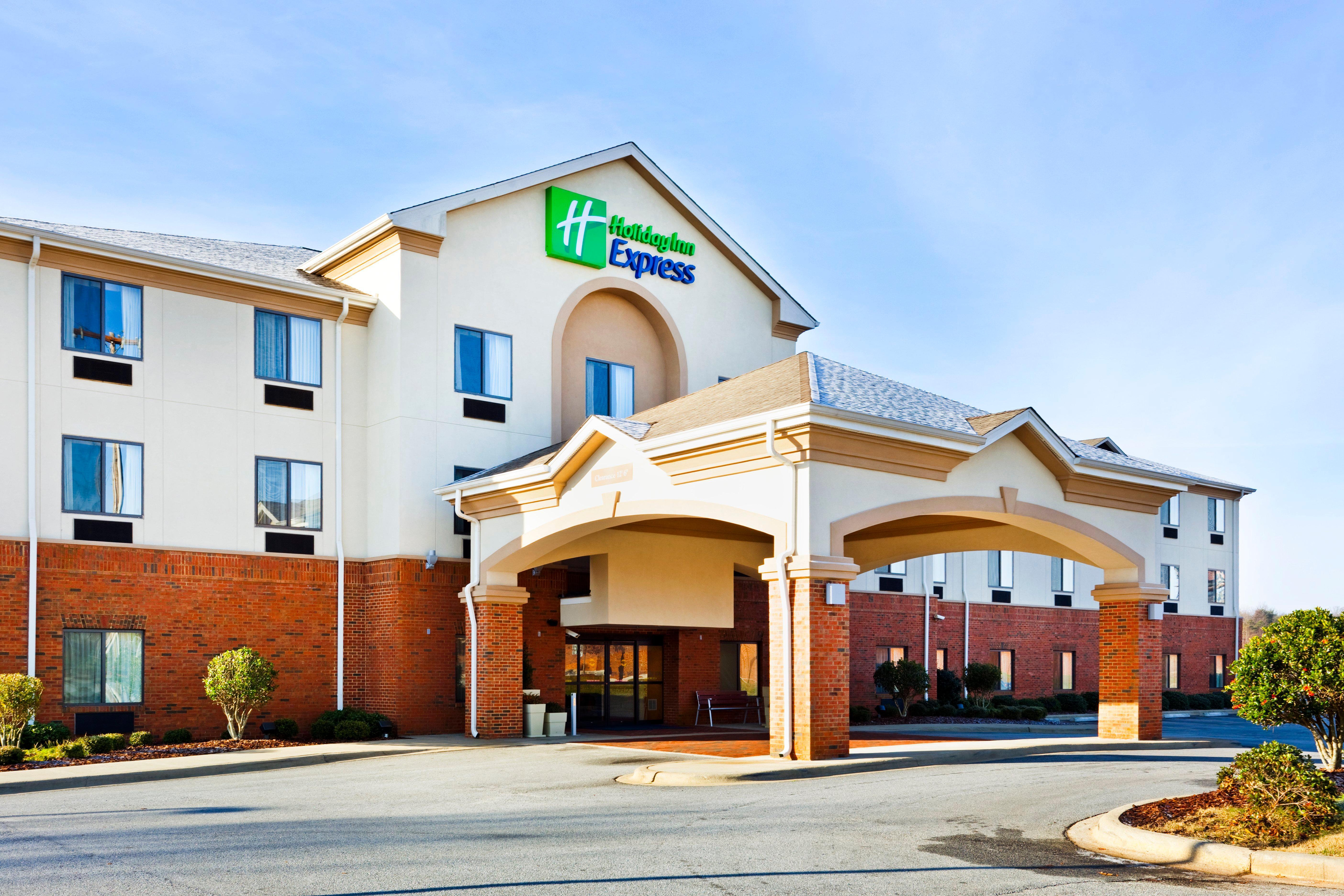 Holiday Inn Express Forest City By Ihg Buitenkant foto