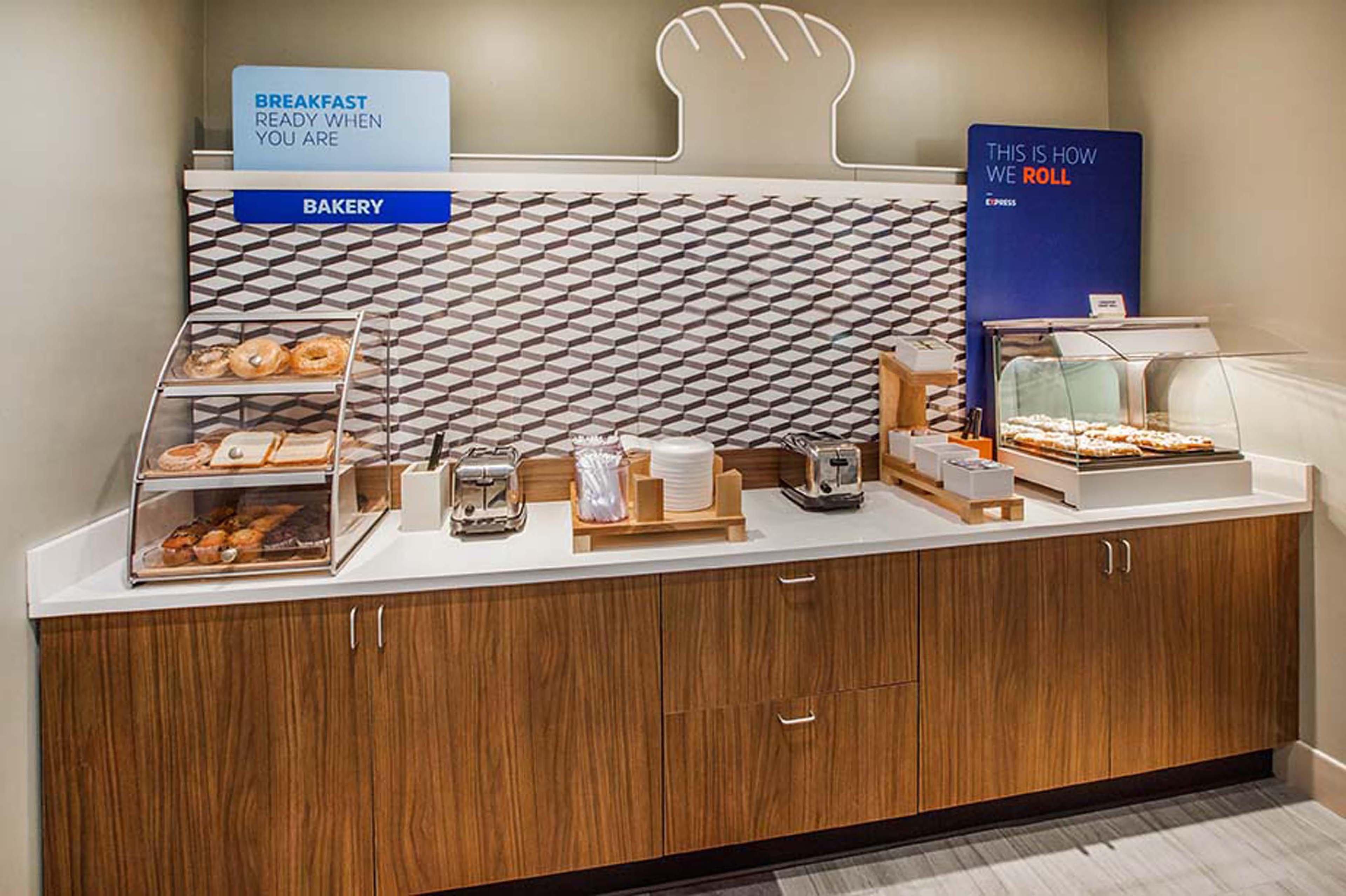 Holiday Inn Express Forest City By Ihg Buitenkant foto