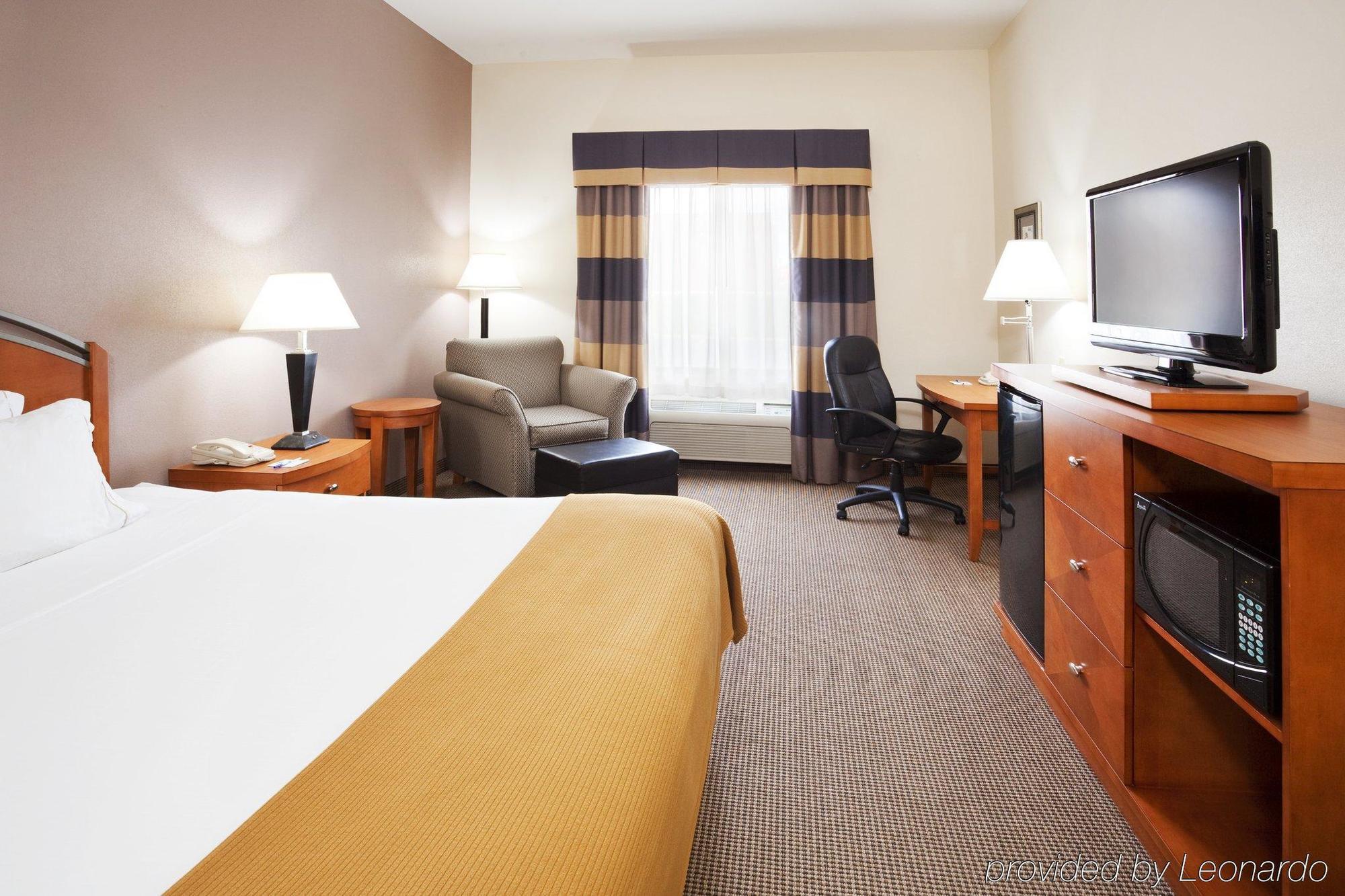 Holiday Inn Express Forest City By Ihg Buitenkant foto