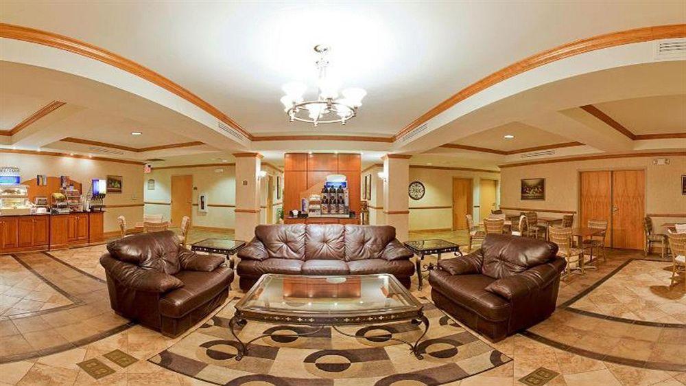 Holiday Inn Express Forest City By Ihg Buitenkant foto